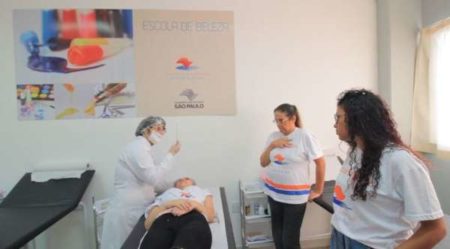 Alunas da escola pública de beleza sonham em virar empreendedoras