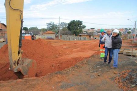 Parque Peron recebe sistema de drenagem em obra do Corredor Metropolitano