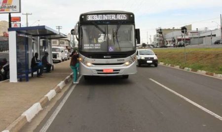 Prefeitura instala novos abrigos de ônibus na Av. da Emancipação
