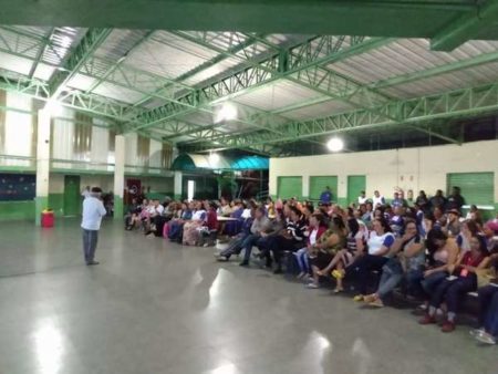 Abstinência ao alcoolismo é tema de palestra na Educação de Jovens e Adultos