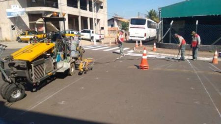 Mais ruas do Remanso Campineiro recebem reforço na sinalização de trânsito