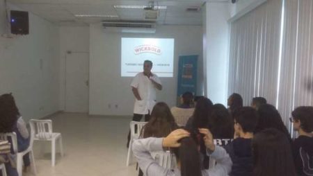 Turismo Industrial da Prefeitura leva alunos à Wickbold