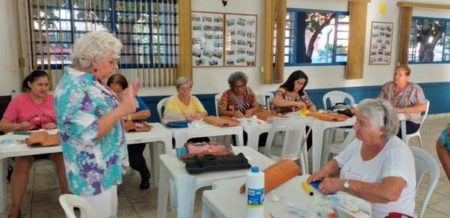 Alunas da EJA Melhor Idade participam de Oficinas de Artesanato