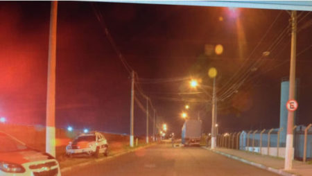 Motociclista morre após colidir contra caminhão no Jardim Nova Europa