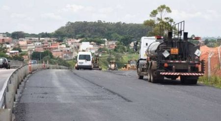 Obras alteram o tráfego na altura do km 5 da SP 101 em Hortolândia