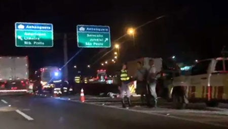 Motociclista colide contra carro e morre na Anhanguera