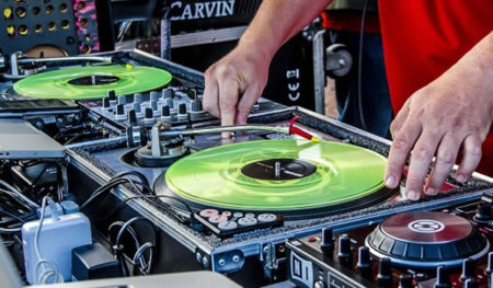 Balada flashback gratuita agita a Campinas neste sábado
