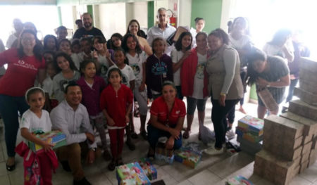 Ação social doa 150 pares de calçados para crianças