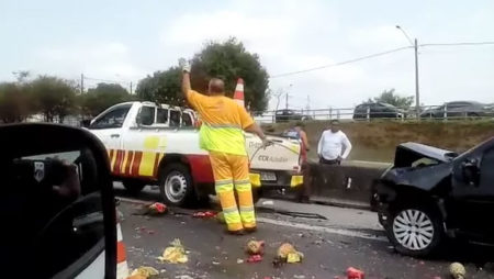 Três veículos colidem na rodovia Anhanguera em Campinas