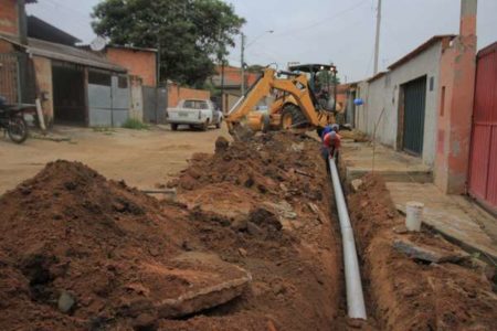 Prefeitura faz ligação domiciliar de esgoto em imóveis do Parque Peron