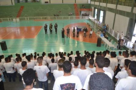 Jovens participam de palestras voltadas a políticas públicas para a juventude