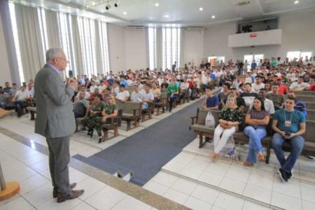 Prefeito incentiva jovens a aproveitarem cursos gratuitos da Prefeitura