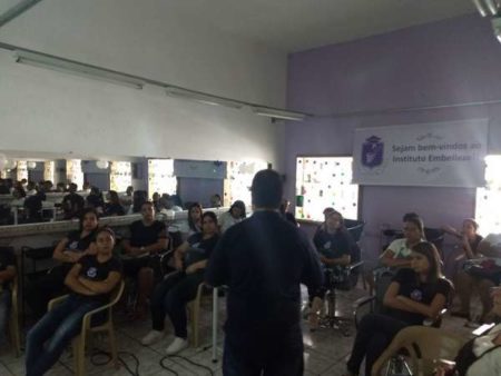 Prefeitura e Sebrae ministram palestra sobre formalização para alunos do Instituto Embelleze