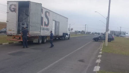 Após perseguição carreta roubada com falsa escolta é recuperada em Campinas