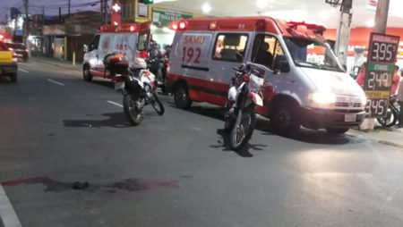 Garupa de moto fica gravemente ferida em acidente no Jardim Amanda