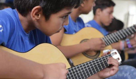 Projeto Oficinas de Música Caipira se apresenta no Teatro do SESI Amoreiras em Campinas