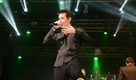 Orquestra Rock e Dinho Ouro Preto se apresentam juntos na Red