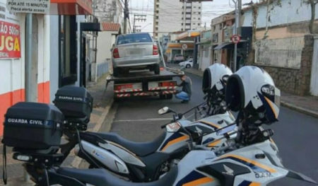 GM Rio Claro apreende carro com mais de 6 milhões em multas