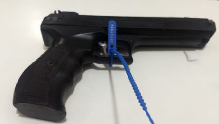 Bandidos roubam carro com réplica de arma em Hortolândia