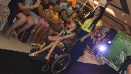 Desfile de Moda PCD agitou Shopping de Hortolândia
