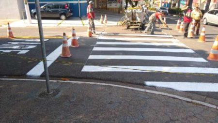 Prefeitura implanta sinalização viária em esquina do Jd. Nova Hortolândia