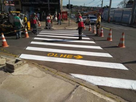 Prefeitura implanta sinalização viária para liberar trânsito no Centro