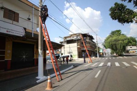 Prefeitura inicia instalação de 70 km de fibra ótica para integrar prédios públicos por meio da tecnologia