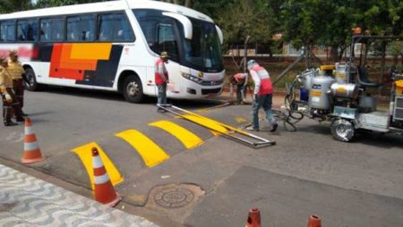 Ruas do Jardim Everest recebem reforço de sinalização viária