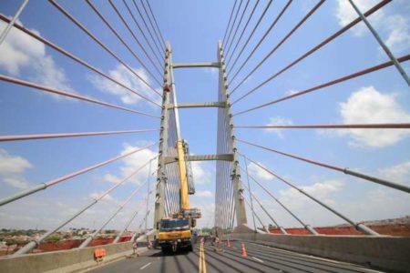 Show de luzes marca inauguração de iluminação decorativa da Ponte da Esperança