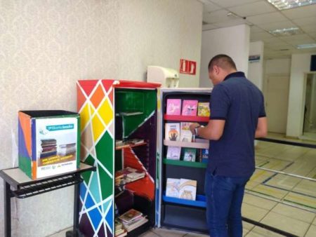 Paço Municipal recebe geladeira literária do Hortolendo