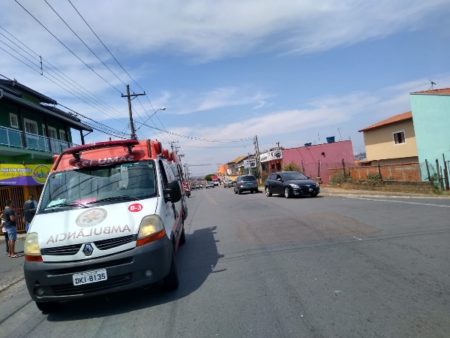 Motociclista fica ferida em colisão entre carro e moto no Jardim Nossa Senhora Auxiliadora