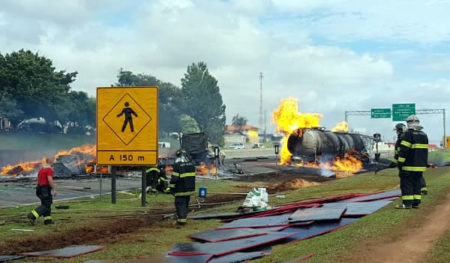 Colisão entre caminhões causou explosão na Anhanguera