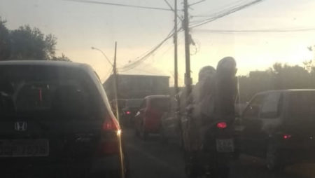 Condutor avança sinal vermelho e colide com outro em Hortolândia