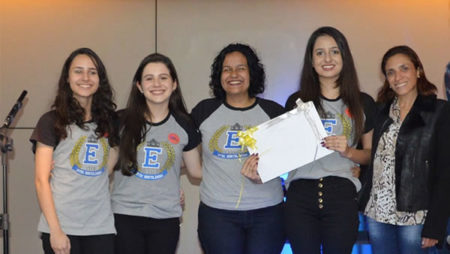 Alunas e professora da Etec de Hortolândia apresentam aplicativo em Londres