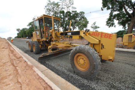 Avança implantação de base de asfalto na avenida Panaíno