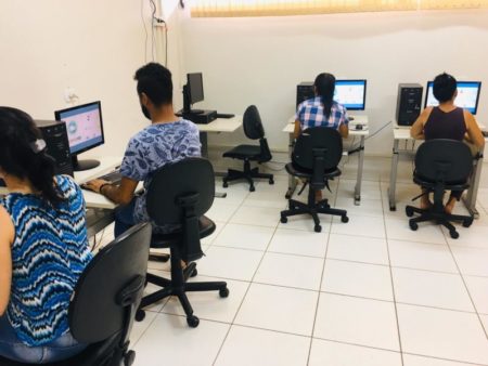 Prefeitura e governo estadual abrem inscrições para curso básico de informática para pessoas a partir de 40 anos