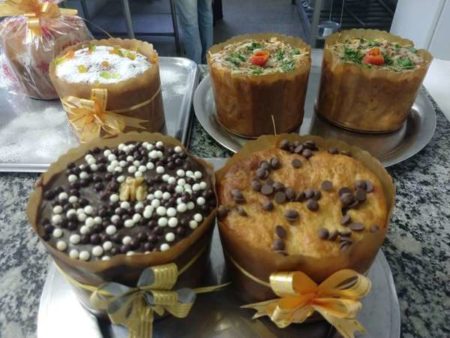 Oficina da Prefeitura ensina aprendizes a fazer panetones de Natal
