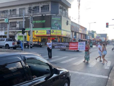 Com blitz “Não é Não”, começa campanha dos 16 dias de ativismo pelo fim da violência contra a mulher