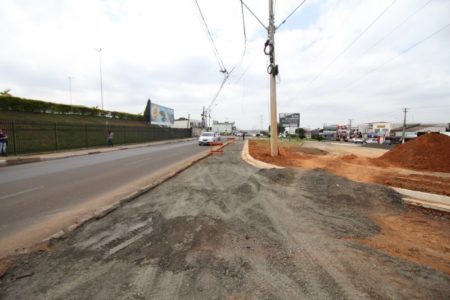 Avenida da Emancipação recebe base de asfalto em novos acessos criados próximos do Good Bom