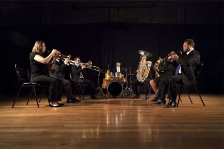 Concertos Oficiais tem apresentações dos grupos Da Campana Pra Fora, Madeira Brasil e Raizamah
