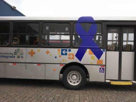Ônibus da linha Intersaúde recebe adesivo da campanha Novembro Azul