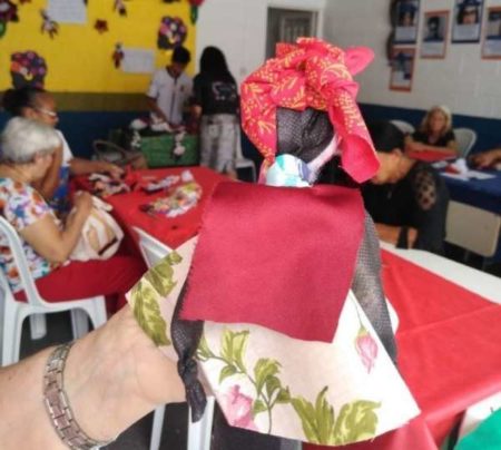 Oficina de bonecas Abayomis marca abertura de Simpósio sobre a Consciência Negra