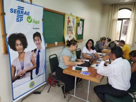 Evento da Prefeitura para acolher imigrantes reúne cerca de 100 pessoas