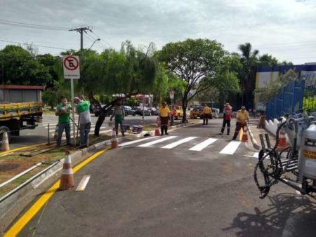 Prefeitura reforça sinalização de trânsito em frente ao Hospital Municipal