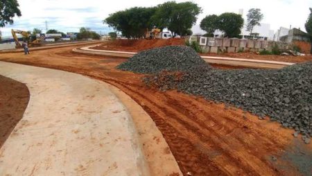 Nova avenida no Jd. Santa Clara recebe base para asfalto