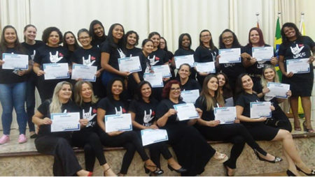 Alunos do curso de libras realizam formatura
