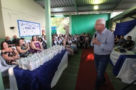 Alunos de escola no Jd. Boa Vista recebem certificados do programa “Bem Me Quer, Paz Se Quer”