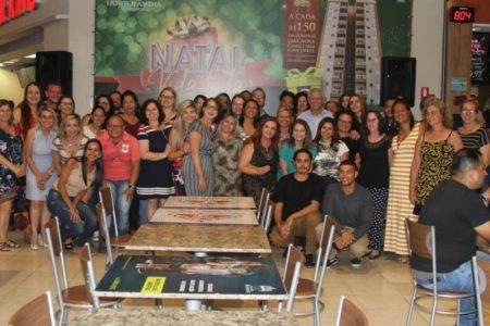 Apresentação musical surpreende visitantes no shopping Hortolândia