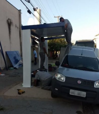 Prefeitura instala novo abrigo de ônibus na antiga Estrada da Granja