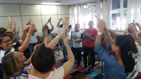 Alunos de escola do Jd. Nova Europa recebem certificados do programa “Bem Me Quer, Paz Se Quer”